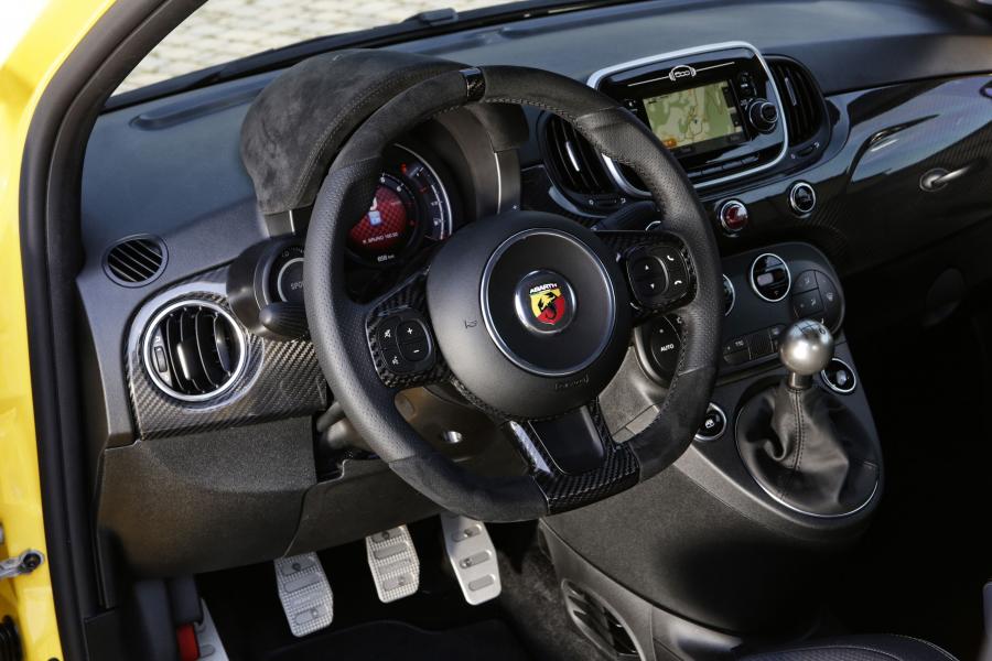 Интерьер Abarth 595 Competizione (312) 2016 года  (фото 22 из 73)